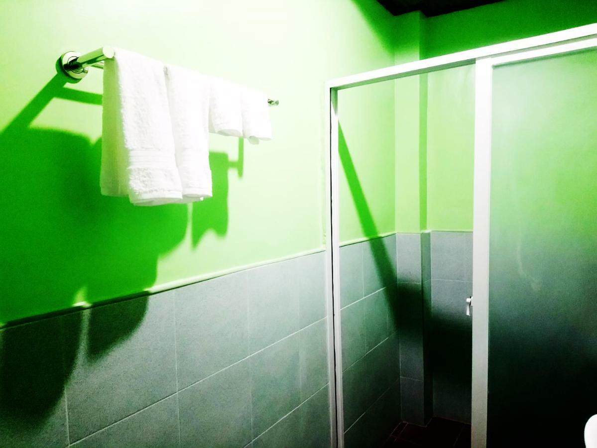 In-N-Out Hostel Siquijor Bagian luar foto